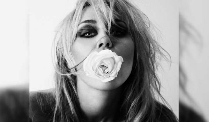 Miley Cyrus na okładce płyty Bass Persuades