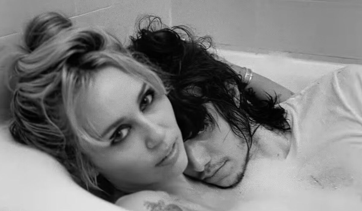Miley Cyrus i Maxx Morando w teledysku "Let's Get Married"