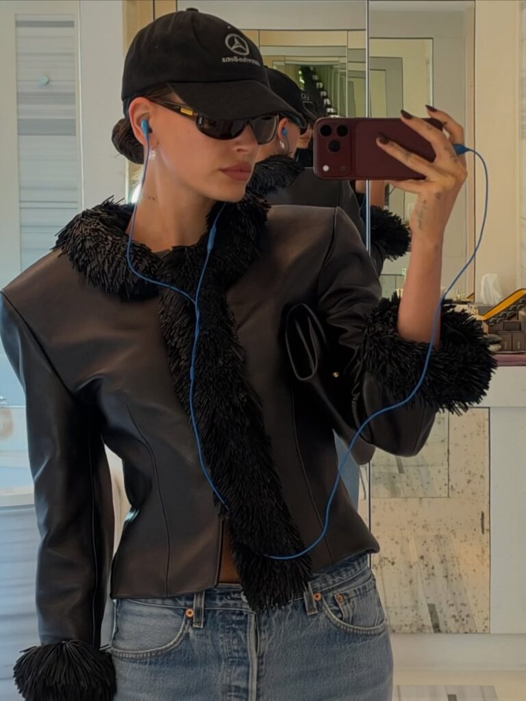 Hailey Bieber w projekcie Magdy Butrym