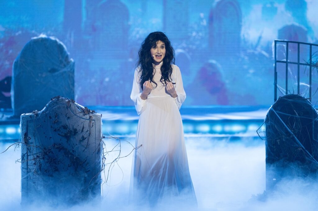 Ula Milewska jako Kate Bush w Twoja Twarz Brzmi Znajomo (6. odcinek)