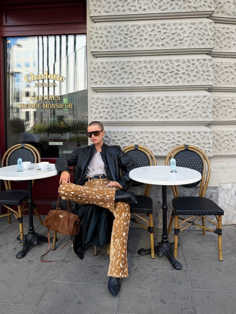 Maffashion w spodniach ze wzorem bambi
