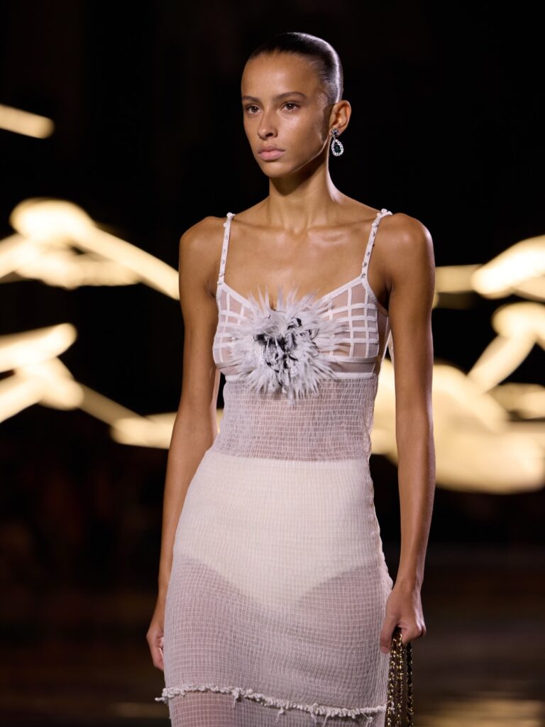 Torebka Chanel 2.55 na wybiegu. Należała do samej Coco Chanel