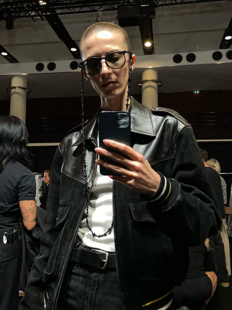 Martyna Budna jako modelka w pokazie Schiaparelli