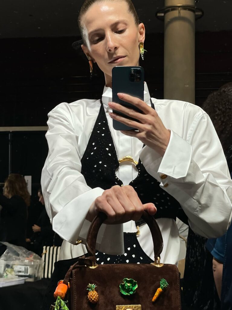 Martyna Budna jako modelka w pokazie Schiaparelli