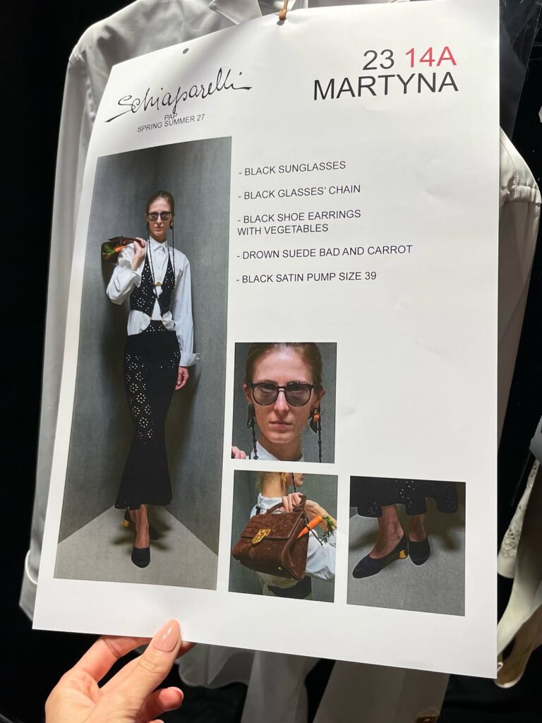 Martyna Budna jako modelka w pokazie Schiaparelli