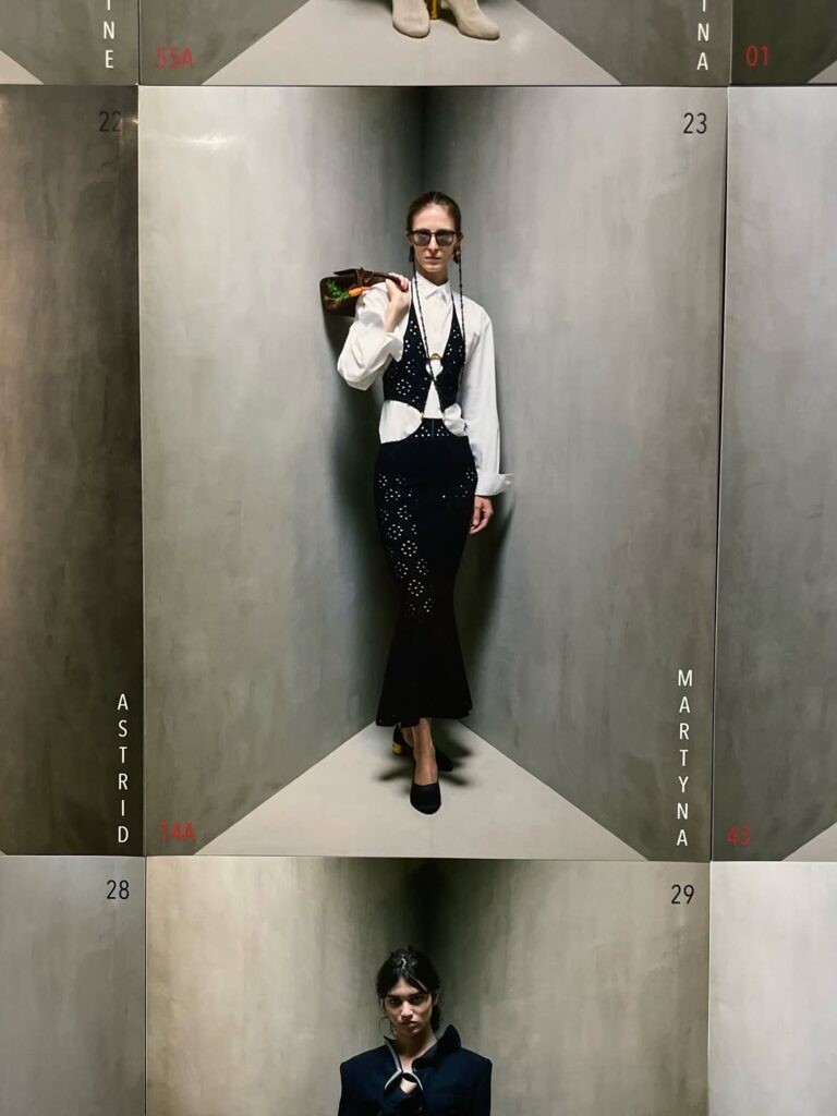 Martyna Budna jako modelka w pokazie Schiaparelli