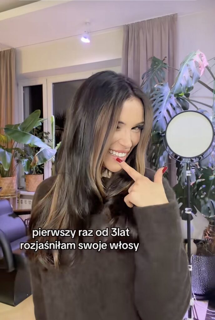 Nowa fryzura Natsu. Rozjaśniła włosy