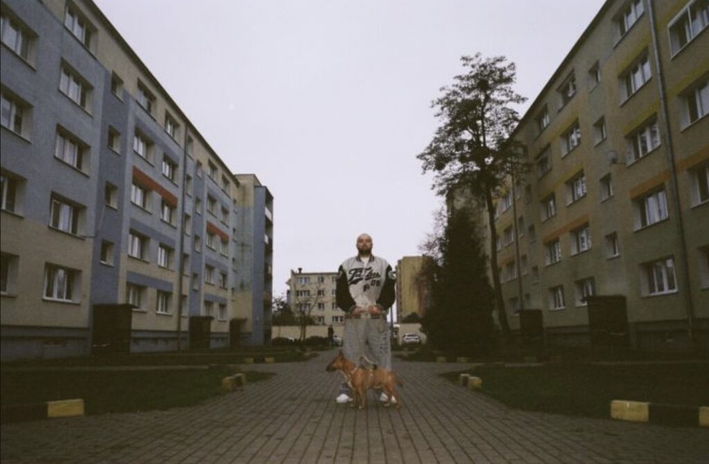 Bedoes 2115 w sesji do książki PWN