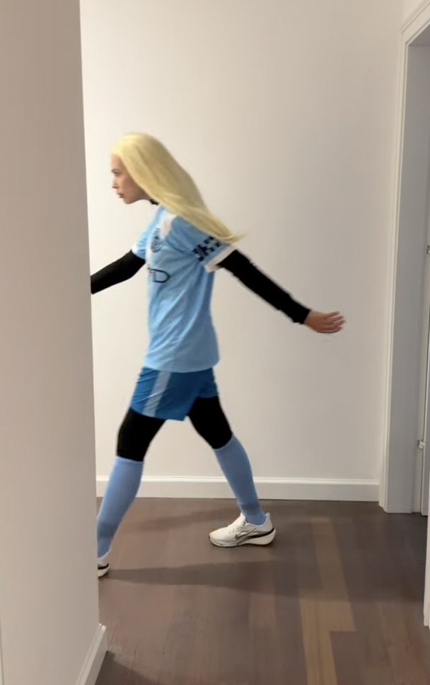 Sandra Kubicka jako Erling Haaland na Halloween 2026