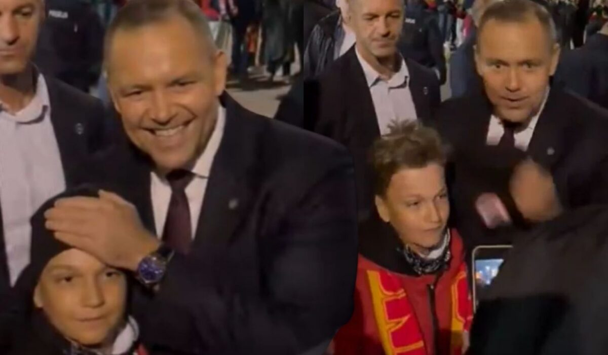 Karol Nawrocki zdjął chłopcu czapkę