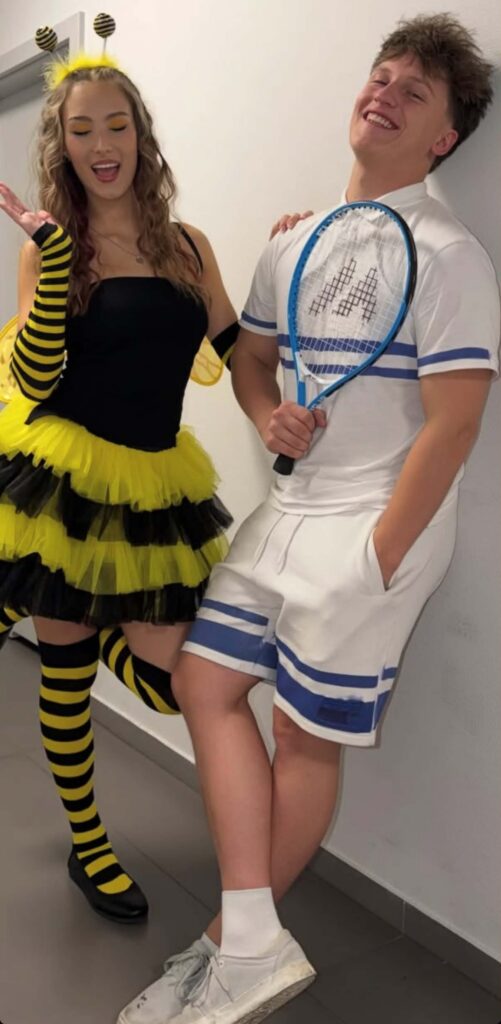Zuza Ciszewska i Kuba Jurek jako pszczoła i tenisista -Halloween 2026