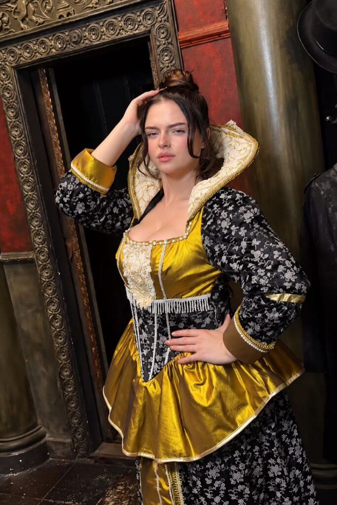 Klaudia Sadownik jako barokowa królowa Elżbieta I, Halloween 2026