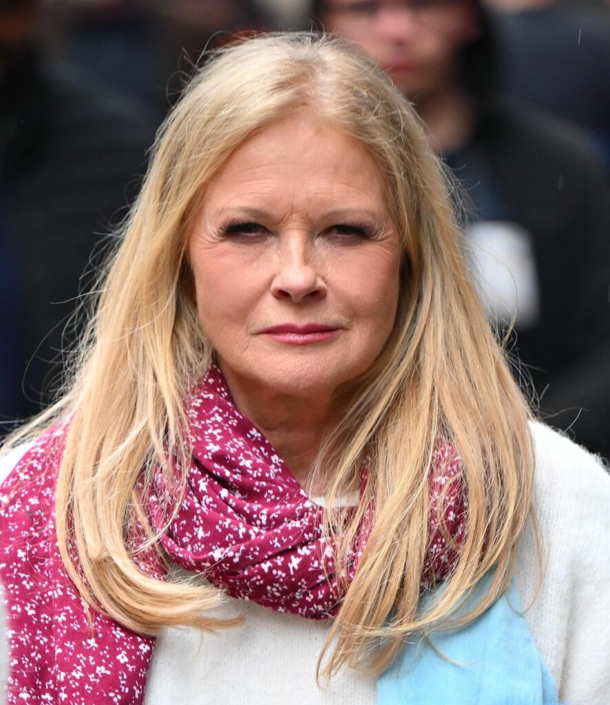 Urszula Kasprzak przed studiem "Dzień Dobry TVN"